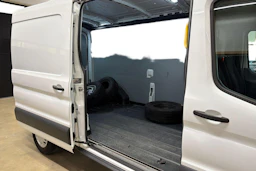 valkoinen Ford Transit 2020 kuva 11.