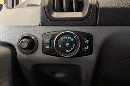 valkoinen Ford Transit 2020 kuva 16.