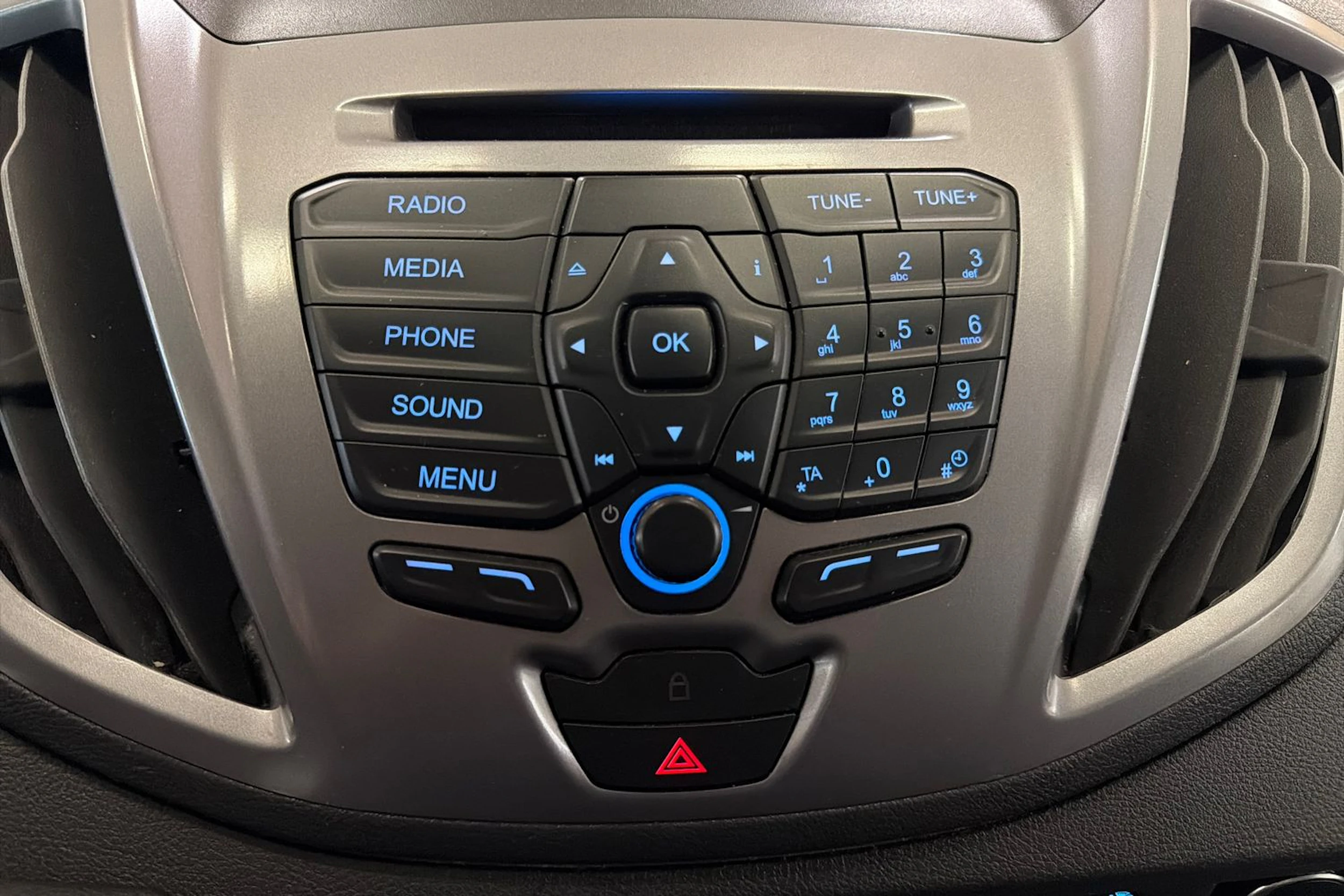 valkoinen Ford Transit 2020 kuva 19.