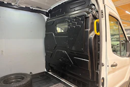 valkoinen Ford Transit 2020 kuva 23.