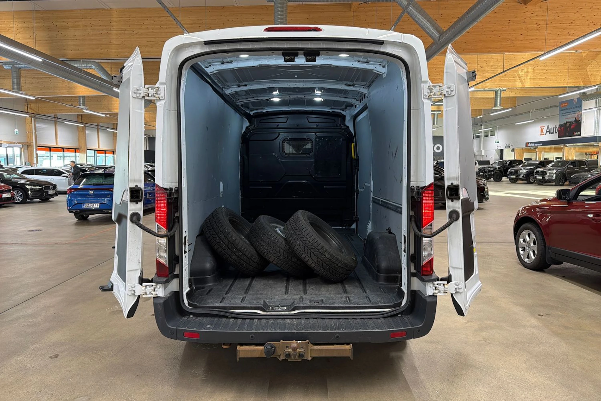 valkoinen Ford Transit 2020 kuva 24.