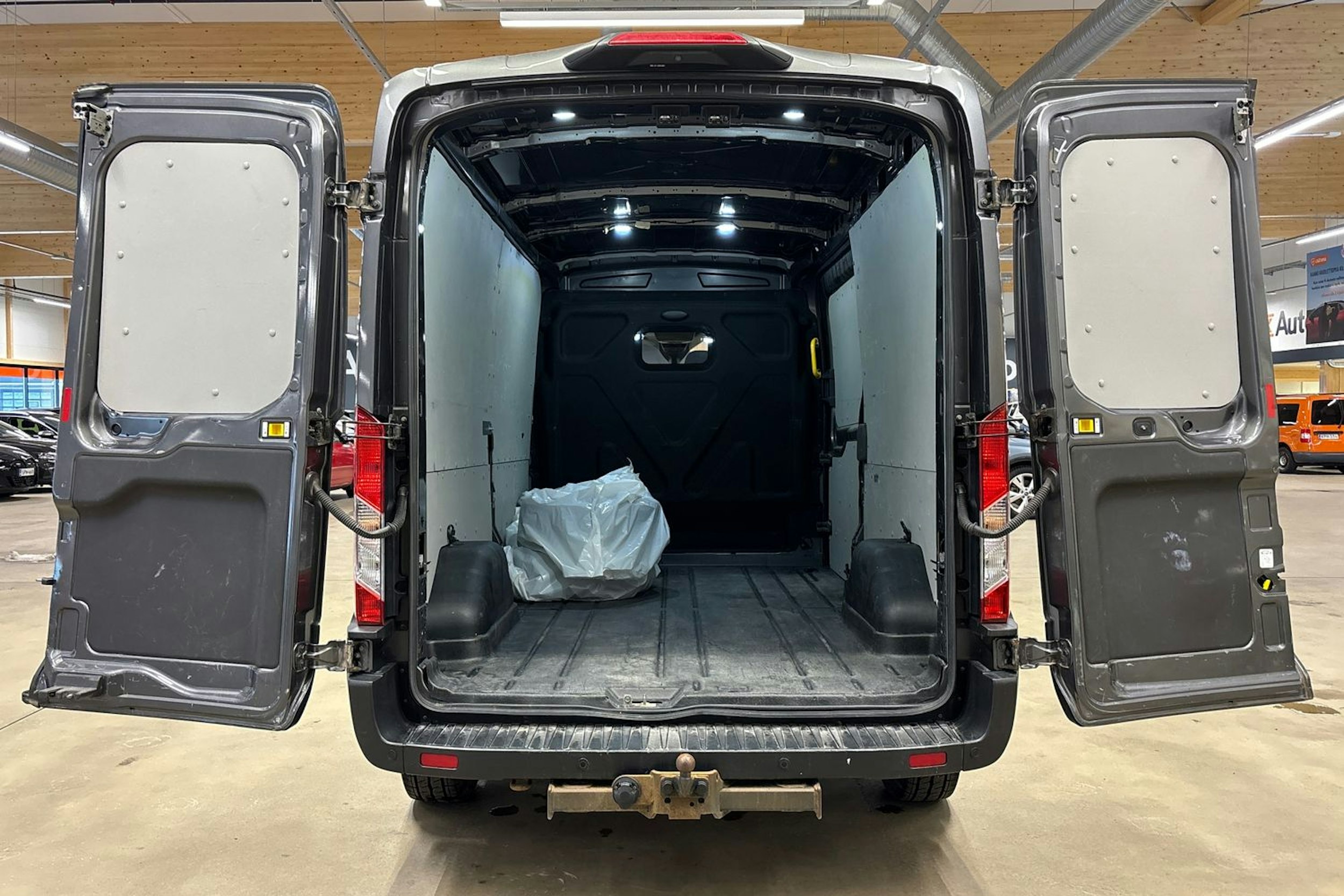harmaa Ford Transit 2020 kuva 29.