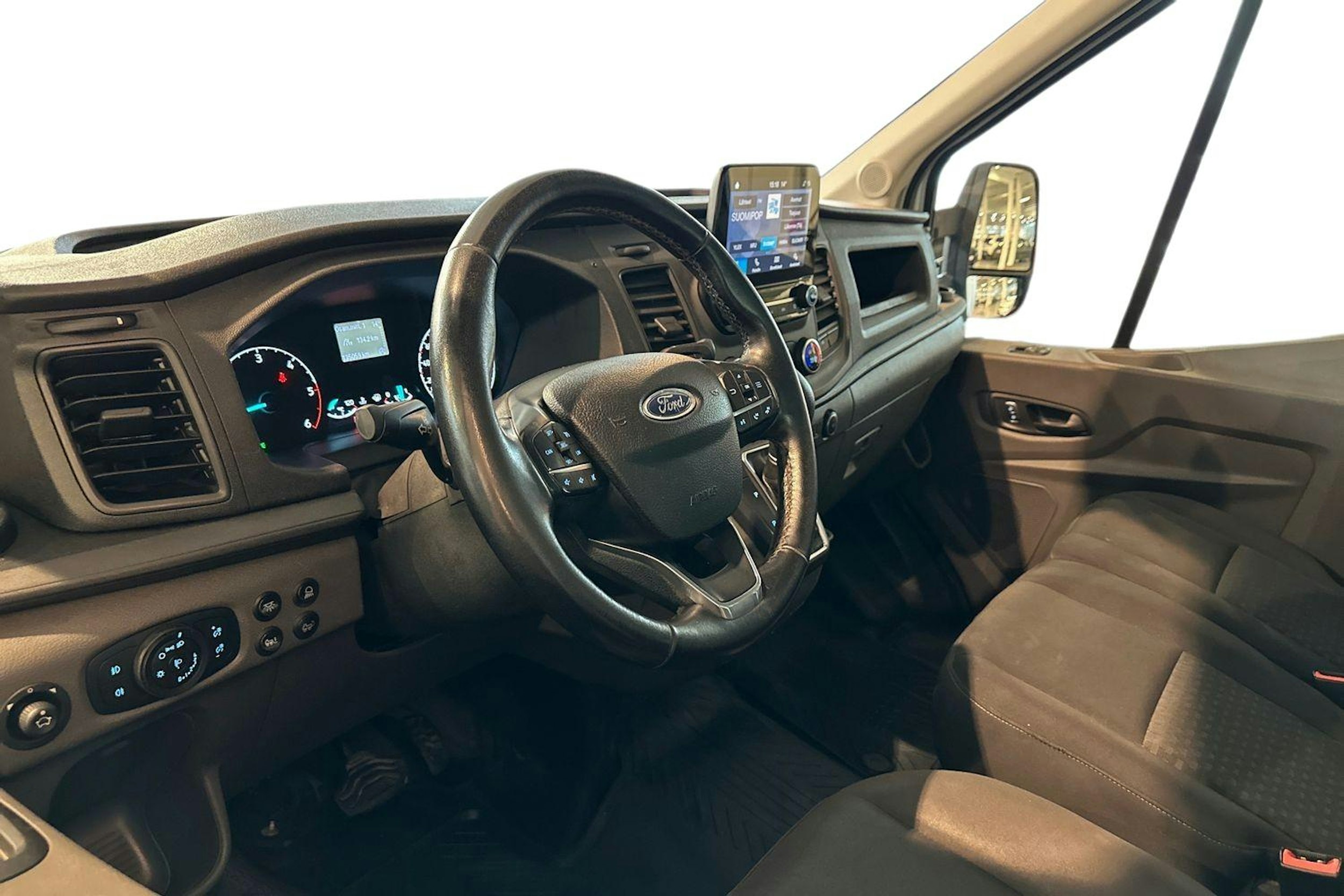 valkoinen Ford Transit 2020 kuva 8.