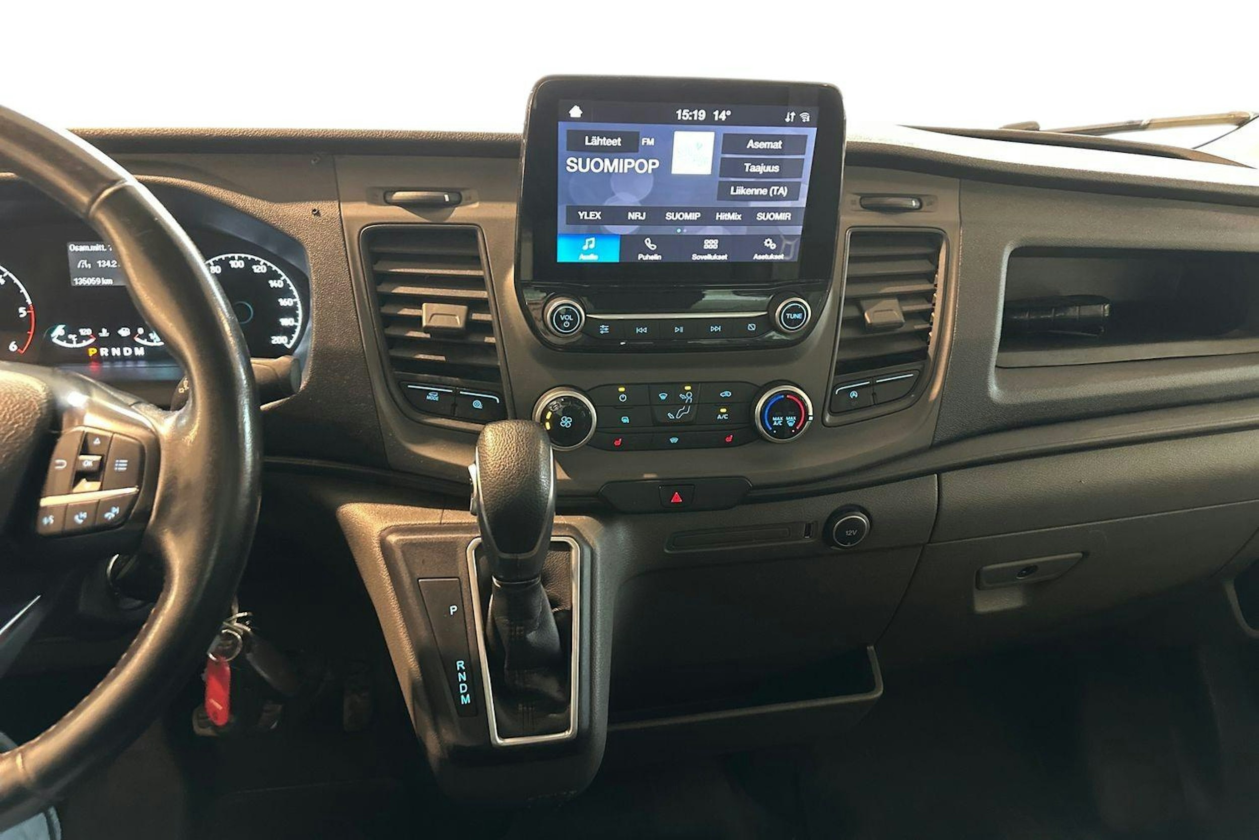 valkoinen Ford Transit 2020 kuva 9.