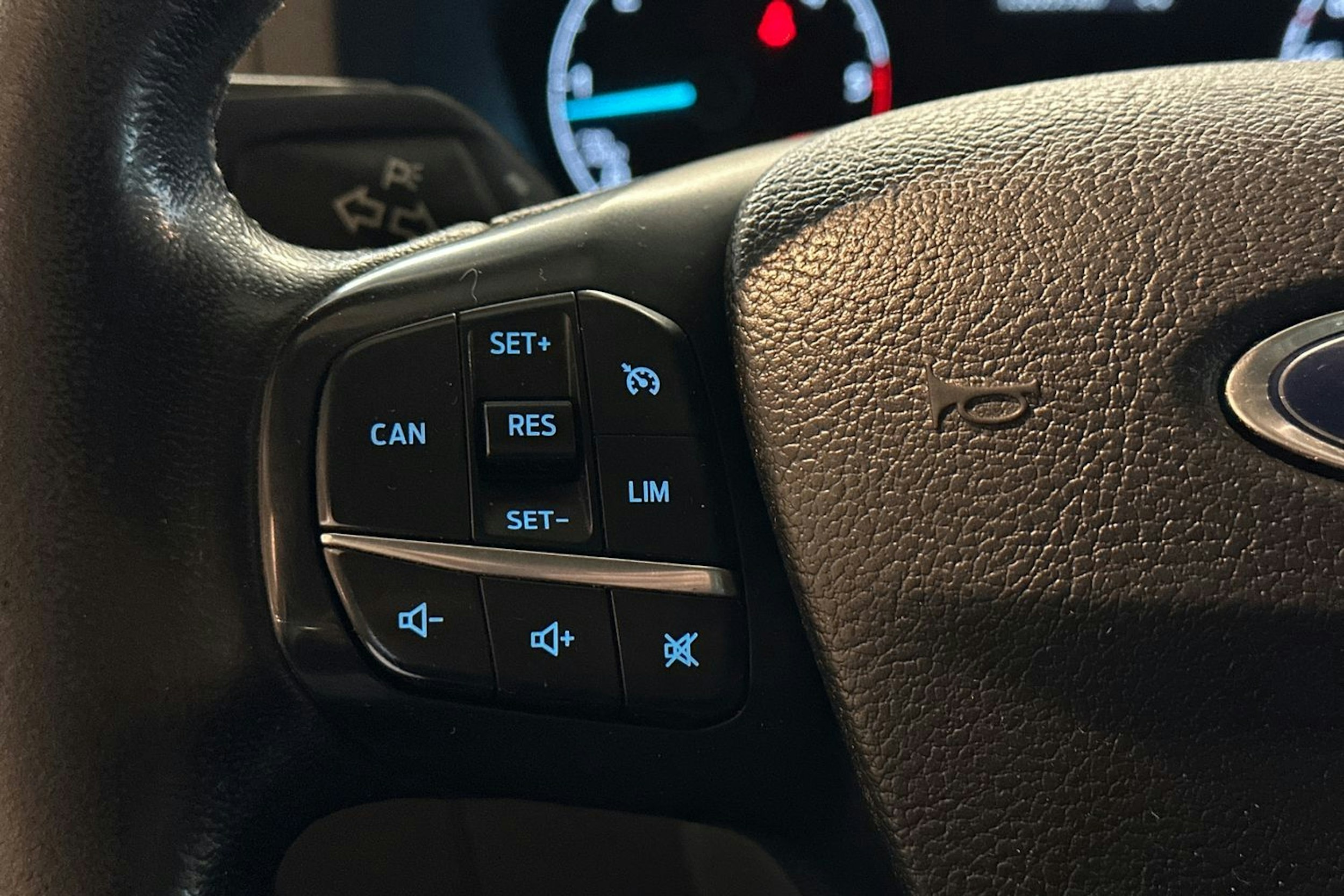 valkoinen Ford Transit 2020 kuva 13.