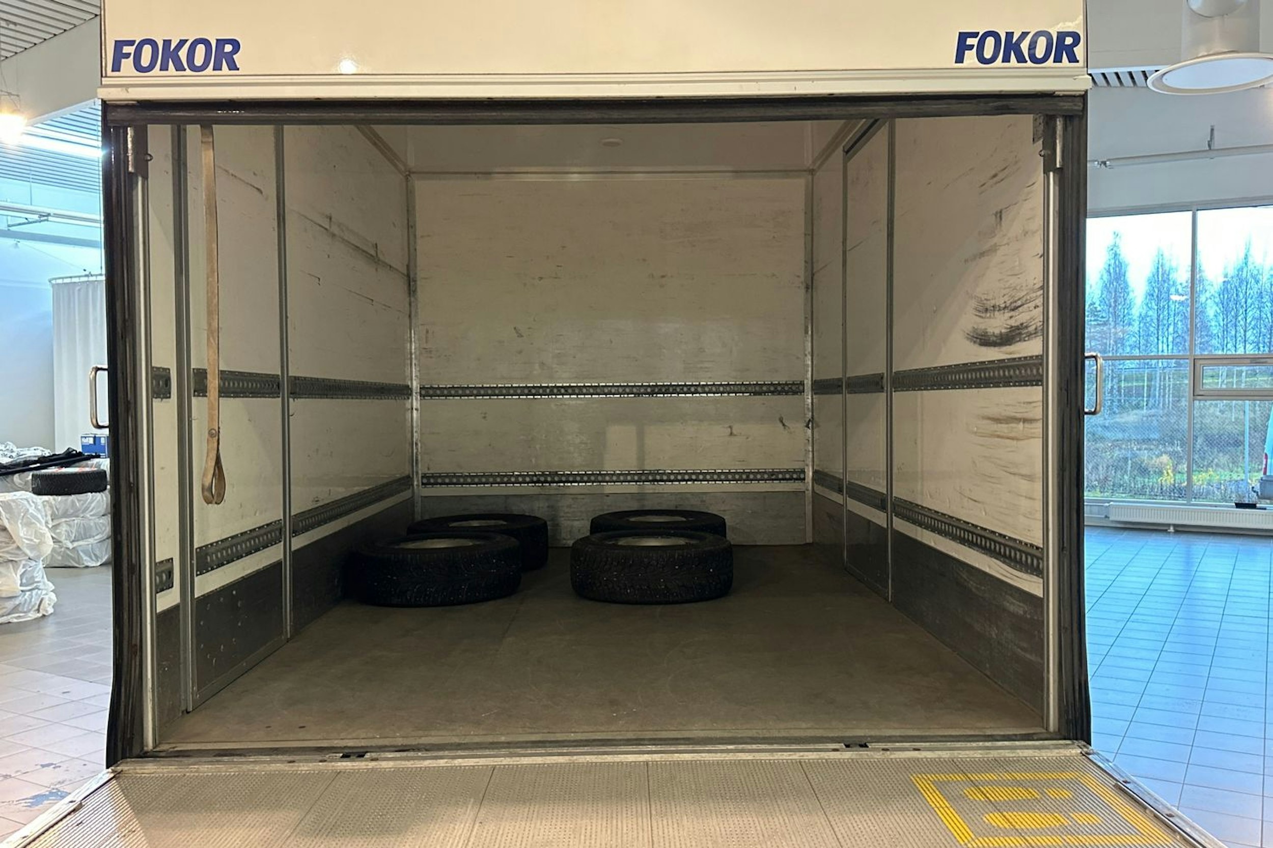 valkoinen Ford Transit 2020 kuva 19.