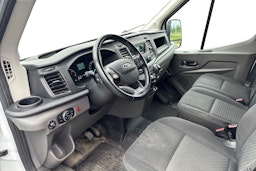 valkoinen Ford Transit 2020 kuva 3.