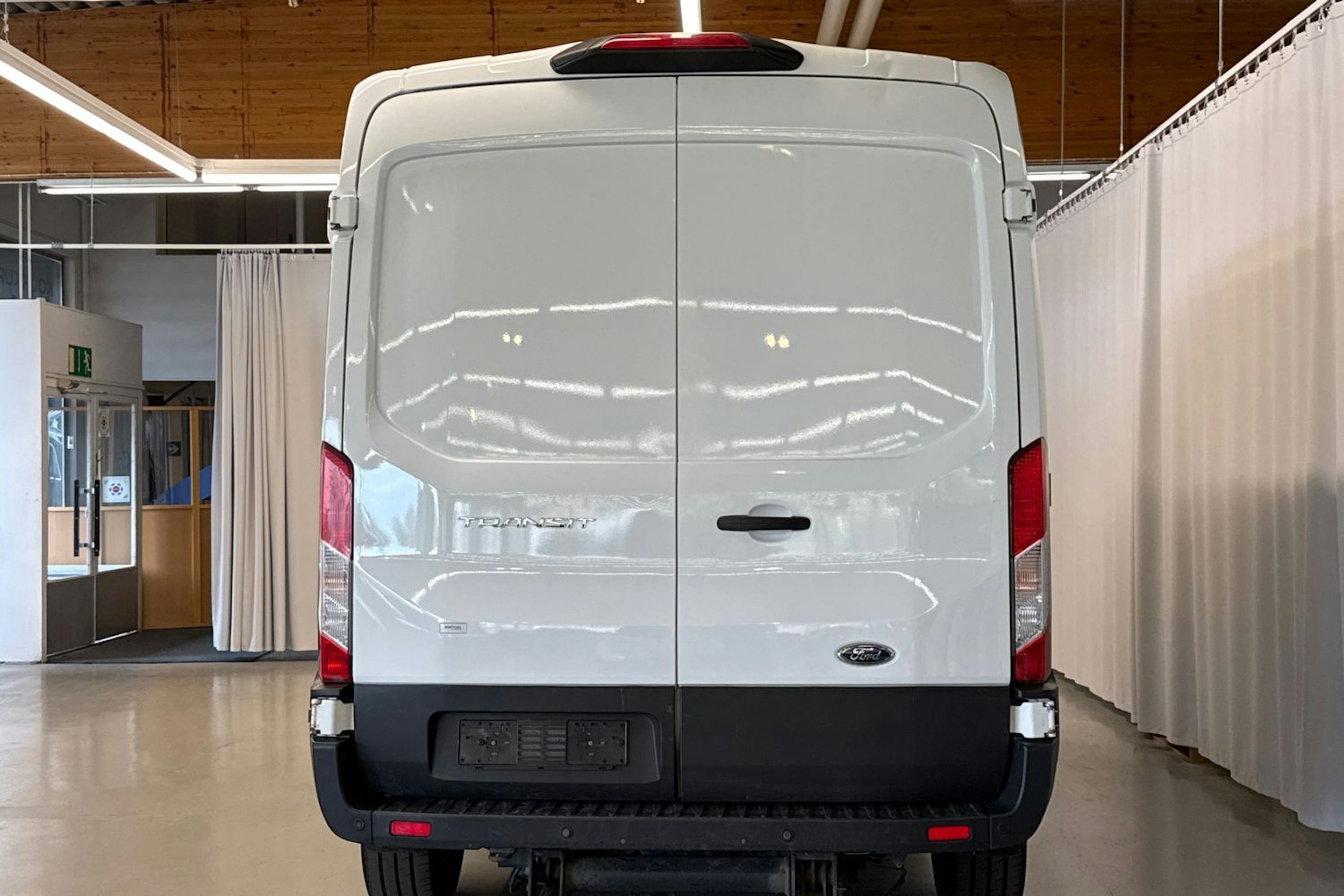 valkoinen Ford Transit 2020 kuva 22.