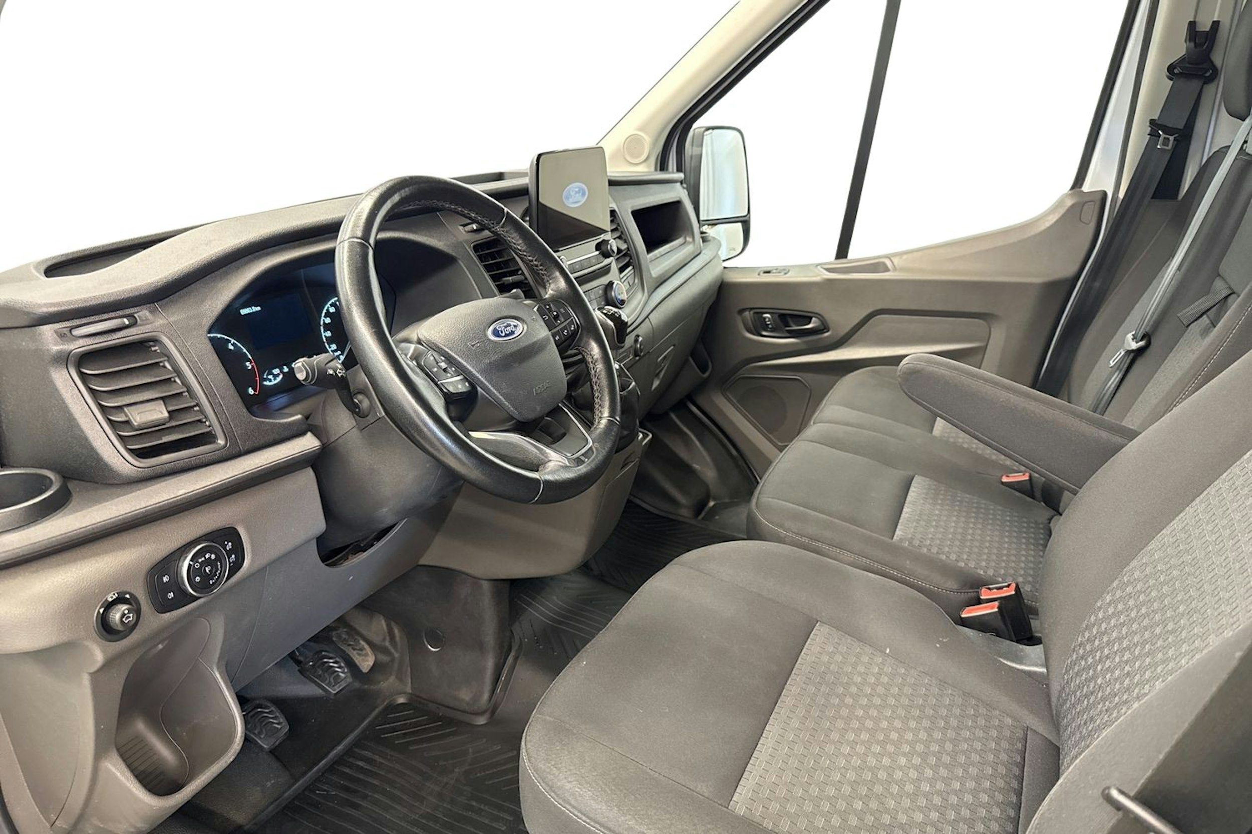 valkoinen Ford Transit 2021 kuva 7.