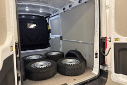 valkoinen Ford Transit 2021 kuva 23.