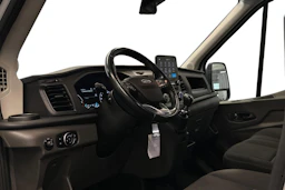 valkoinen Ford Transit 2021 kuva 6.