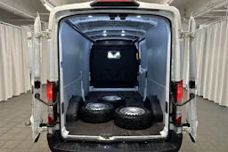 valkoinen Ford Transit 2021 kuva 16.