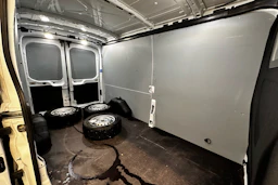 valkoinen Ford Transit 2021 kuva 17.