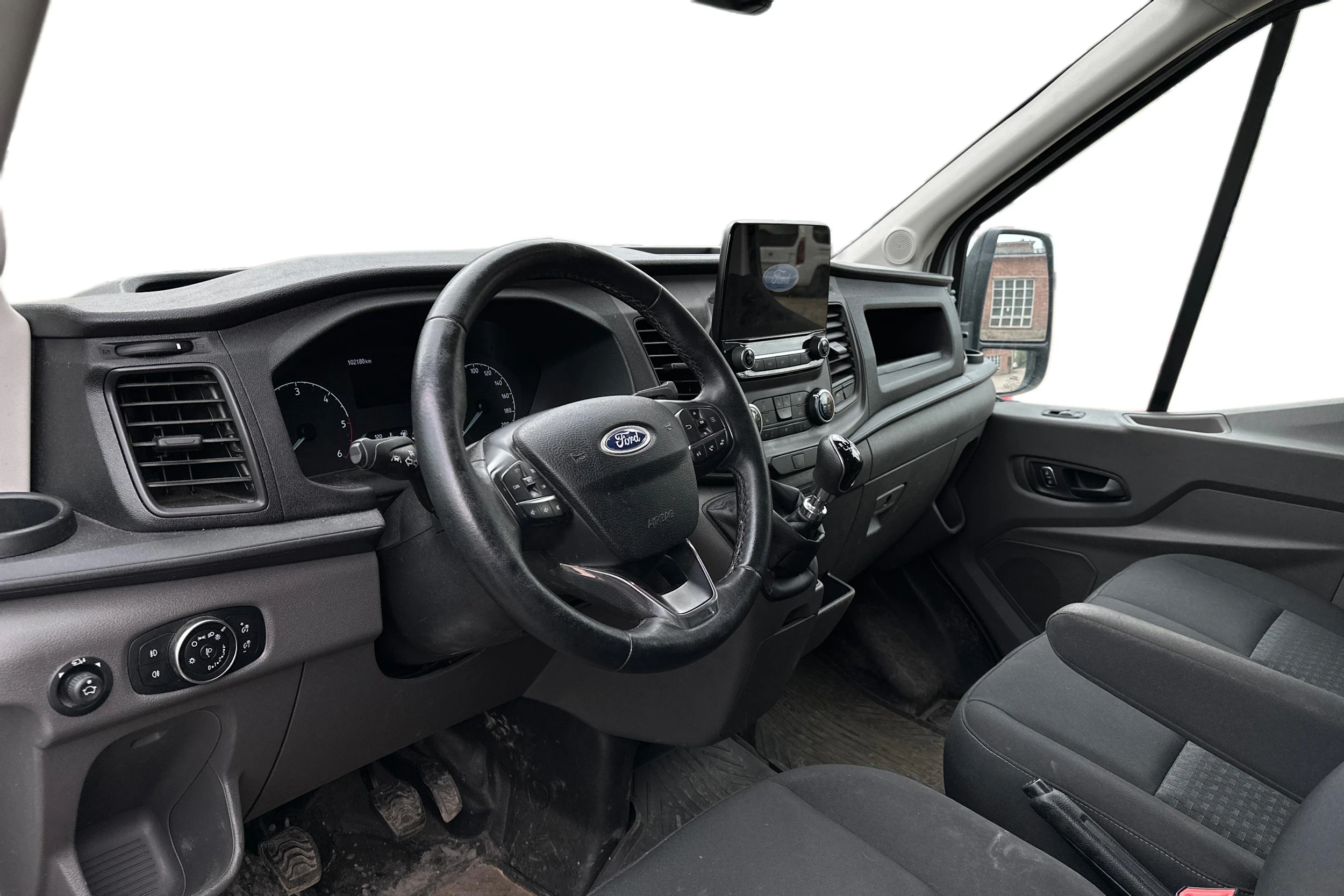 valkoinen Ford Transit 2021 kuva 3.