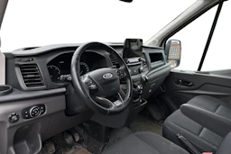 valkoinen Ford Transit 2021 kuva 3.