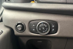 valkoinen Ford Transit 2021 kuva 14.