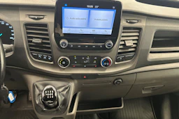 valkoinen Ford Transit 2021 kuva 15.