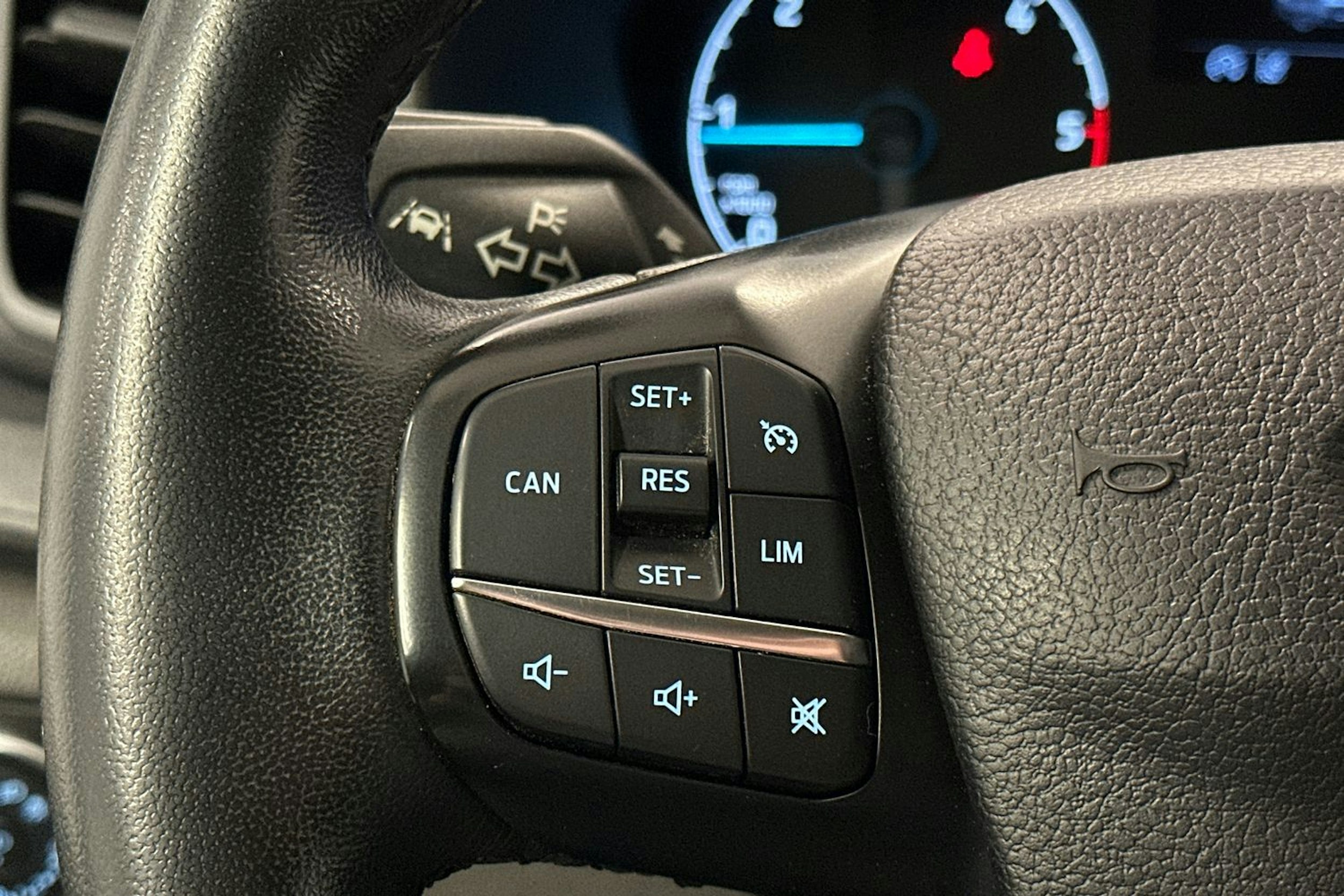 valkoinen Ford Transit 2021 kuva 16.