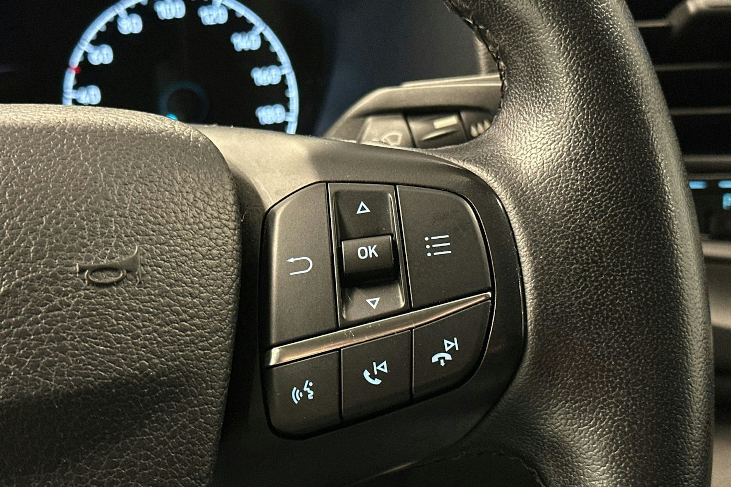valkoinen Ford Transit 2021 kuva 17.