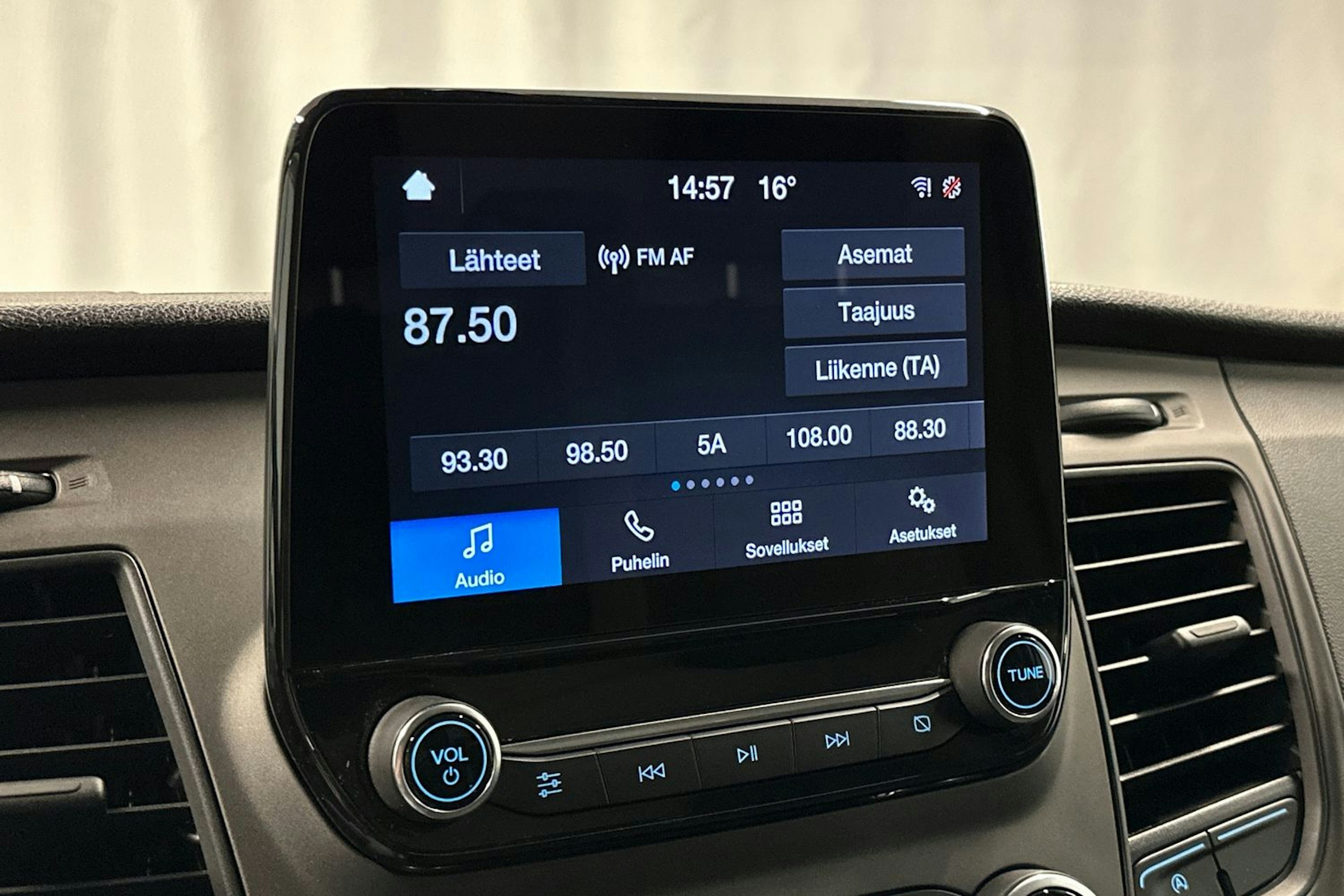 valkoinen Ford Transit 2021 kuva 21.