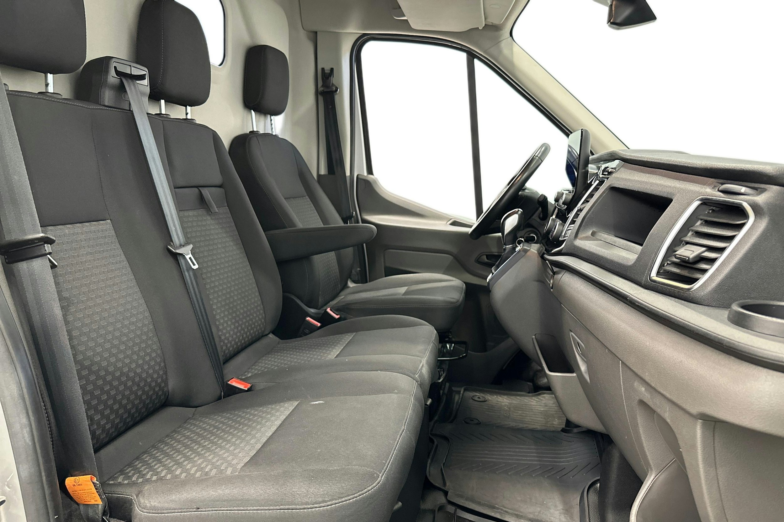 harmaa Ford Transit 2021 kuva 9.