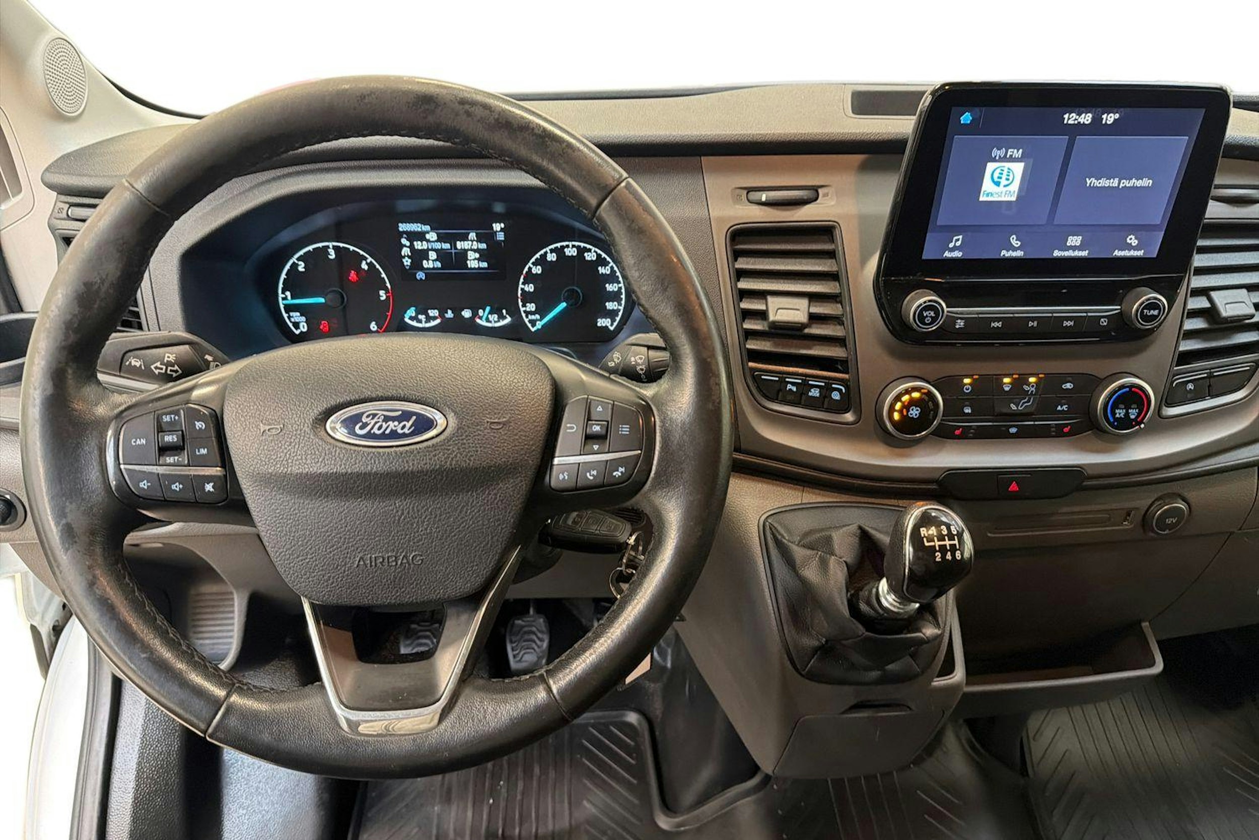 valkoinen Ford Transit 2021 kuva 7.