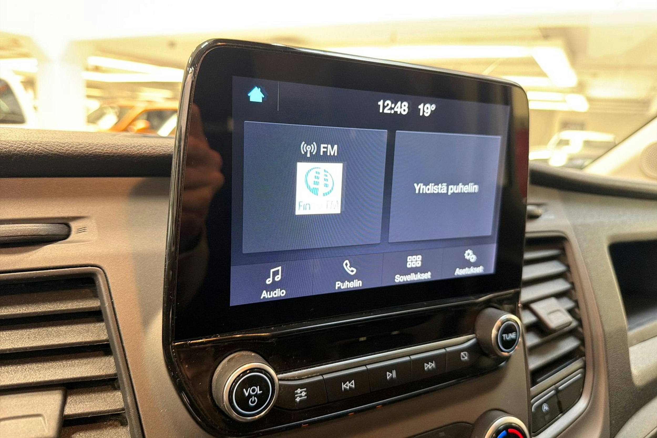 valkoinen Ford Transit 2021 kuva 10.