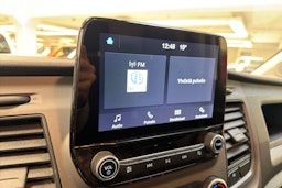 valkoinen Ford Transit 2021 kuva 10.