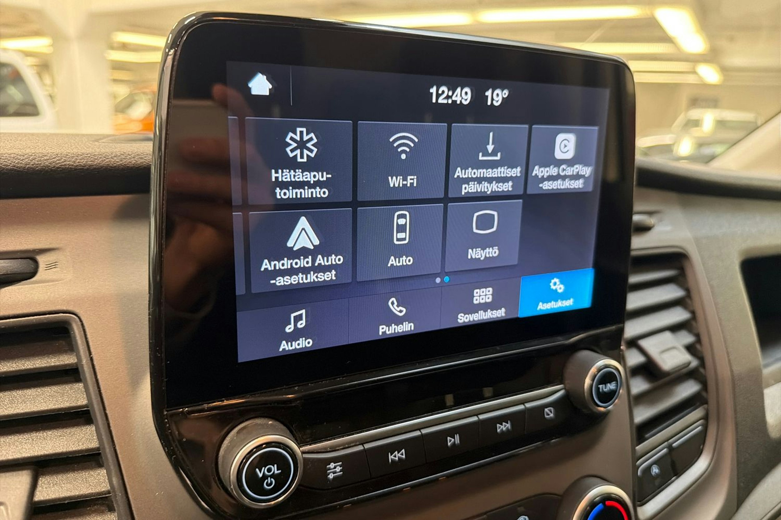 valkoinen Ford Transit 2021 kuva 12.