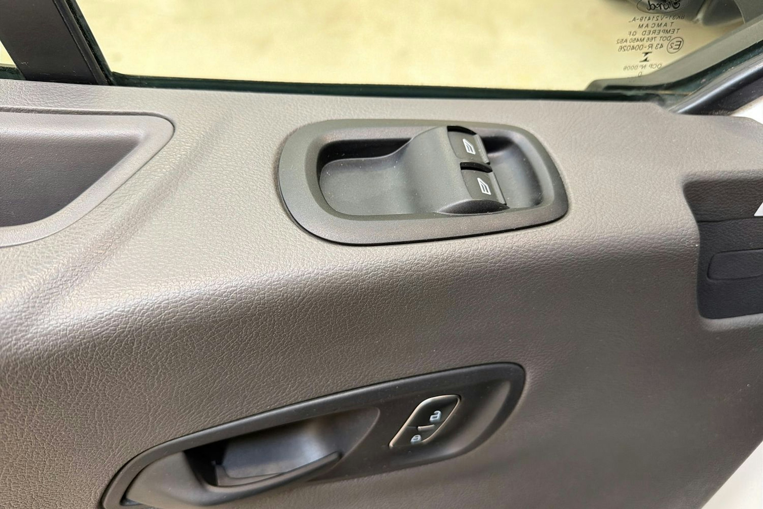 valkoinen Ford Transit 2021 kuva 16.