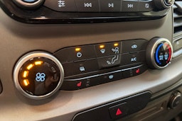 valkoinen Ford Transit 2021 kuva 18.