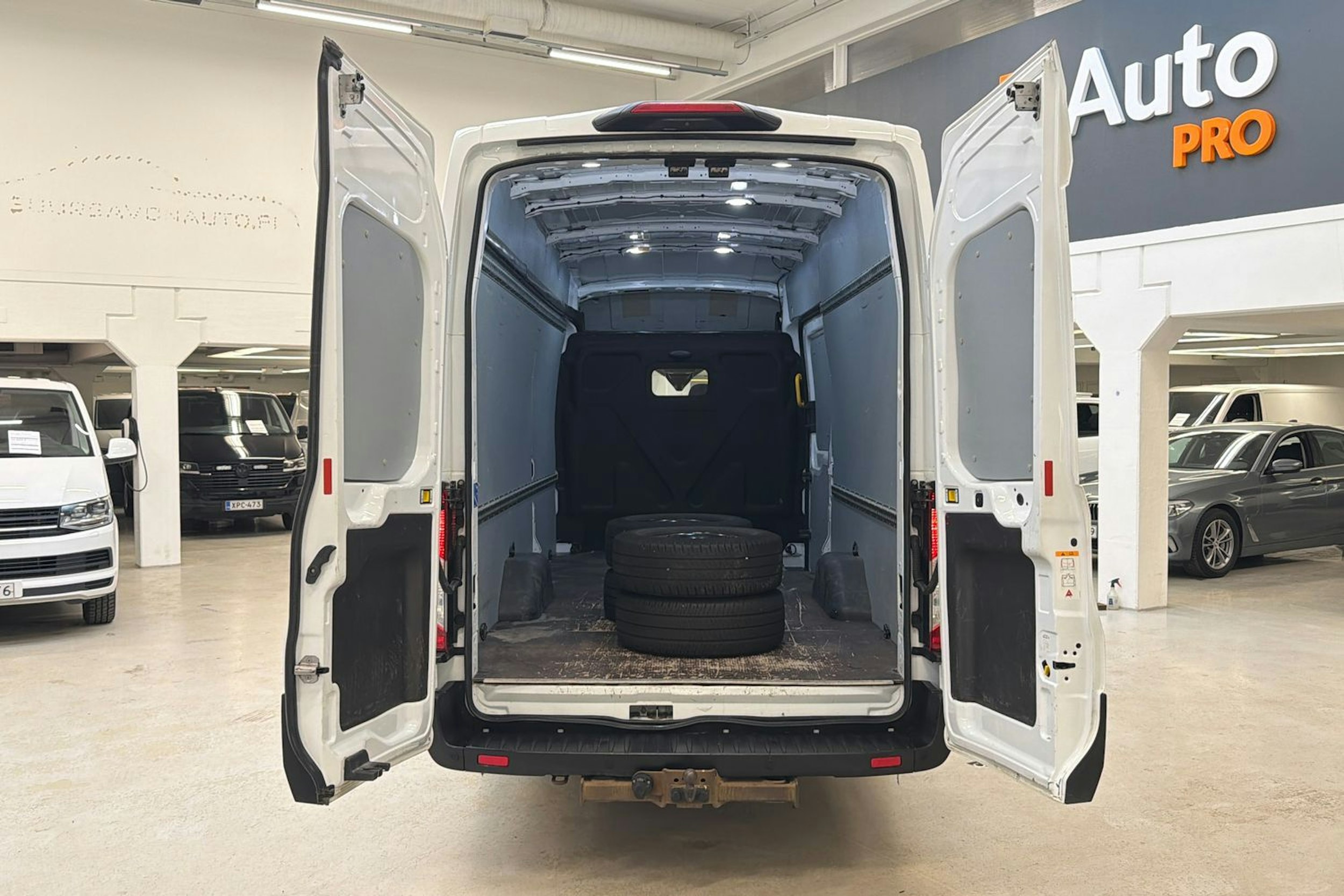 valkoinen Ford Transit 2021 kuva 21.