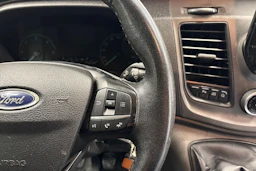 valkoinen Ford Transit 2021 kuva 16.