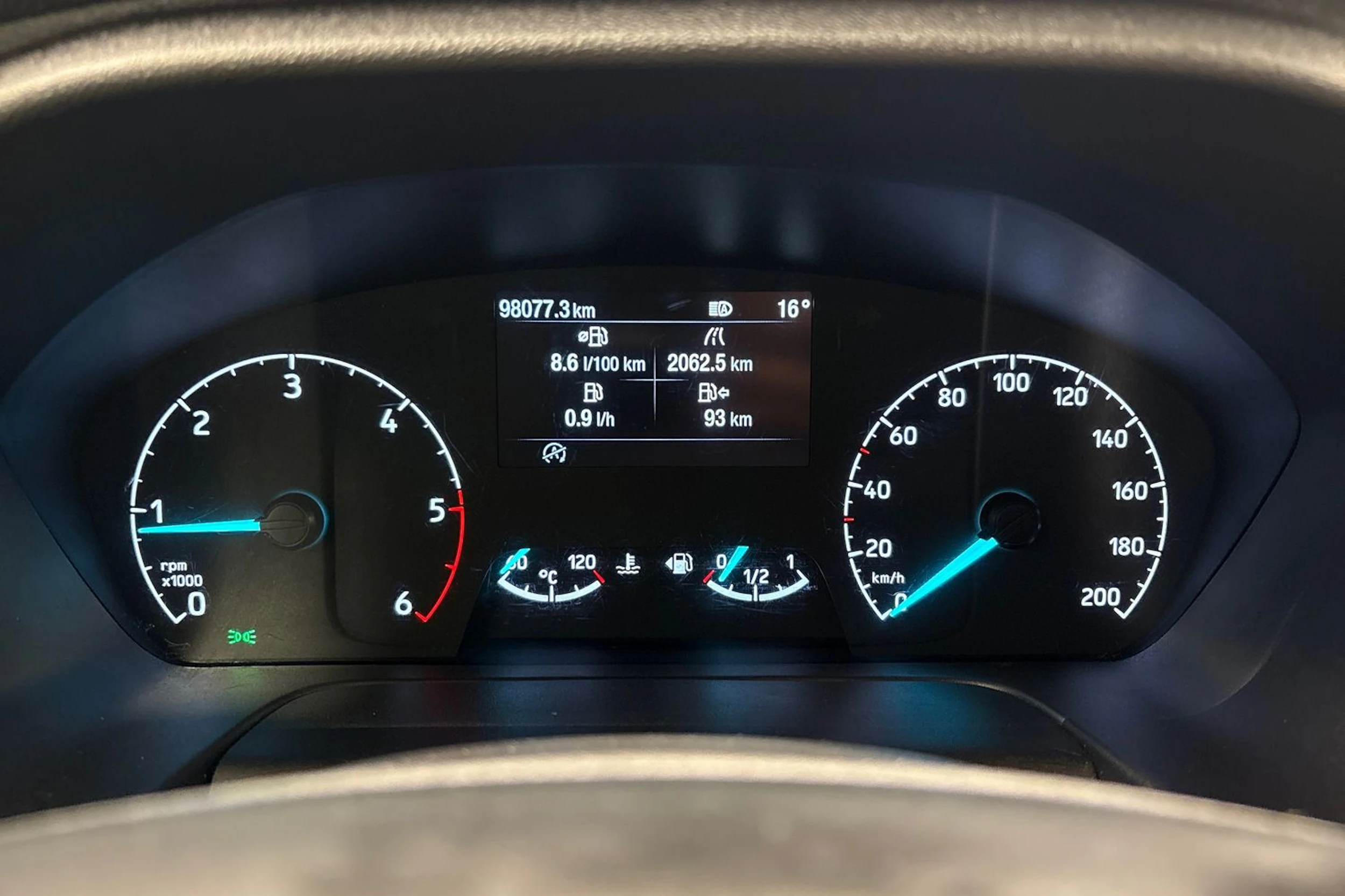 valkoinen Ford Transit 2021 kuva 17.