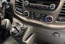 valkoinen Ford Transit 2021 kuva 19.