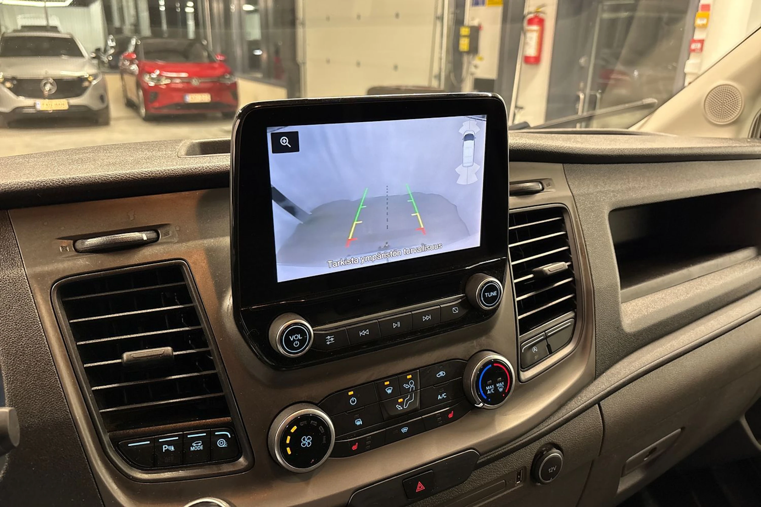 valkoinen Ford Transit 2021 kuva 21.