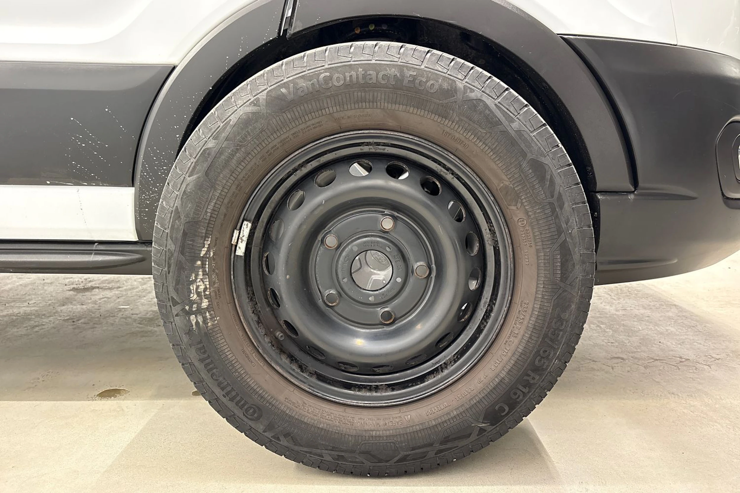 valkoinen Ford Transit 2021 kuva 24.