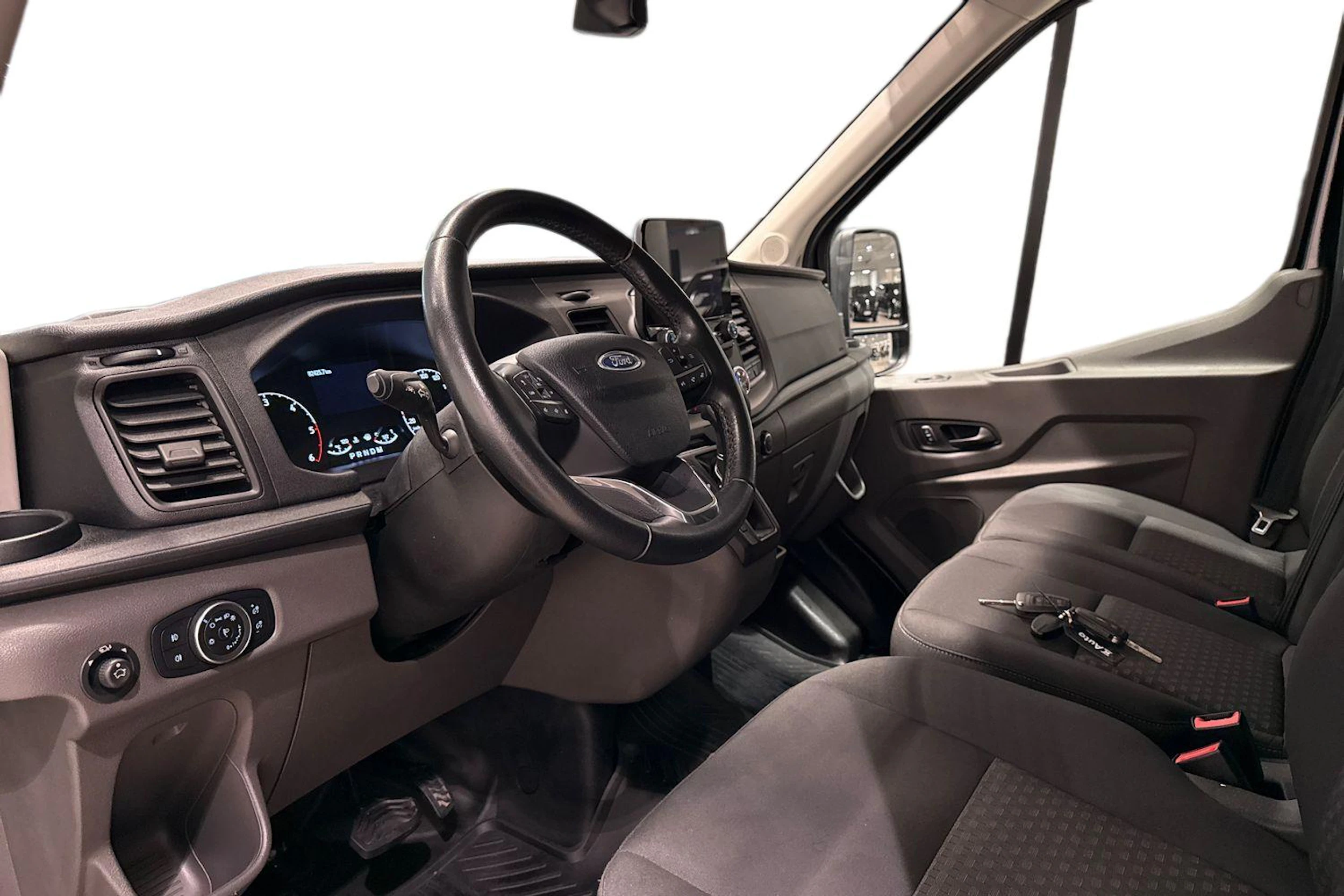 musta Ford Transit 2021 kuva 8.