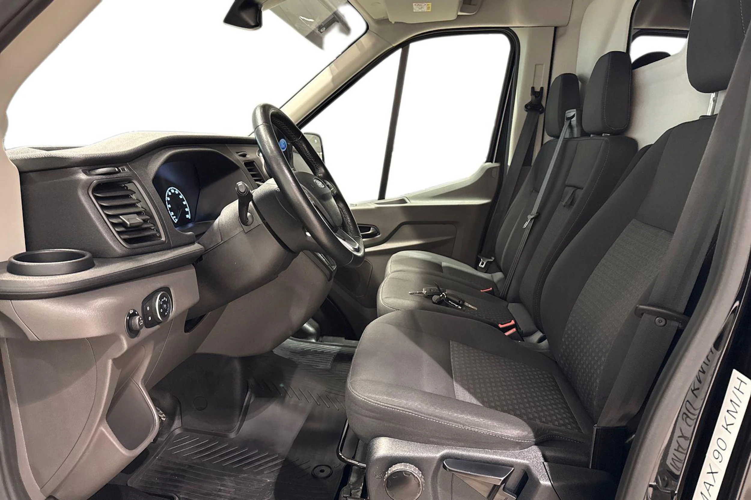 musta Ford Transit 2021 kuva 9.