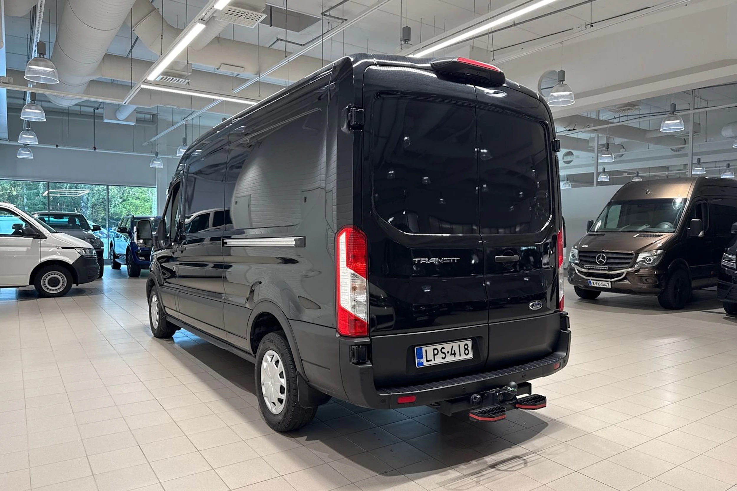 musta Ford Transit 2021 kuva 15.