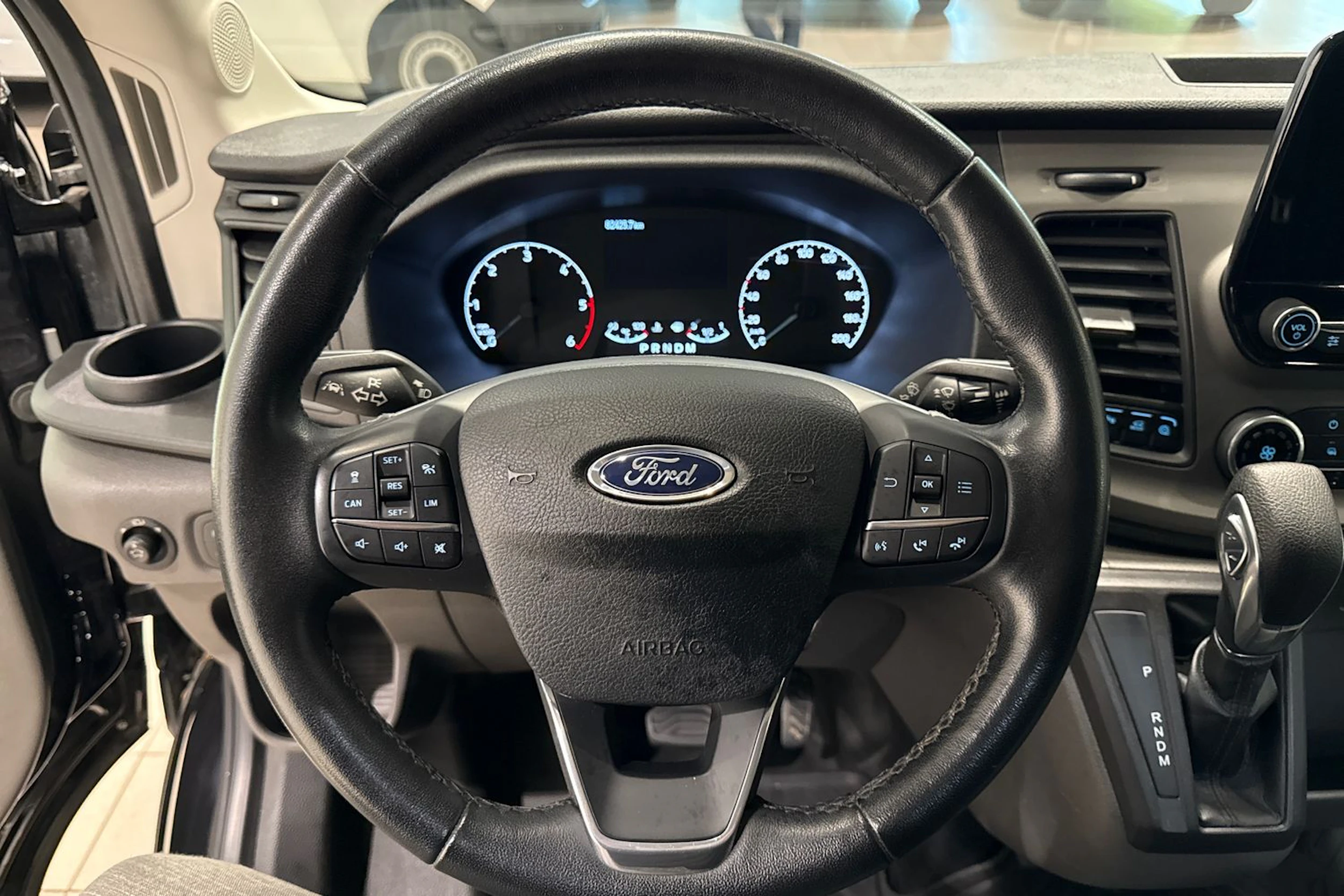 musta Ford Transit 2021 kuva 21.