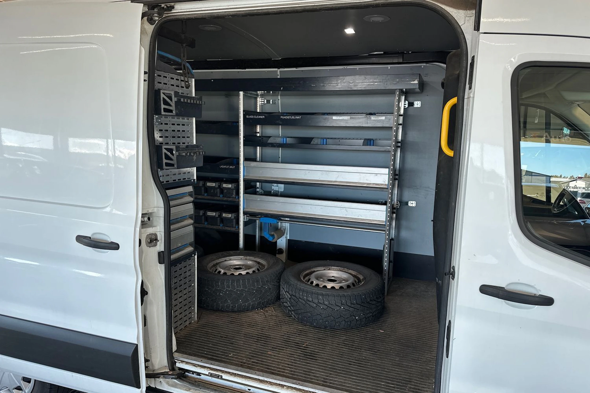 valkoinen Ford Transit 2021 kuva 8.