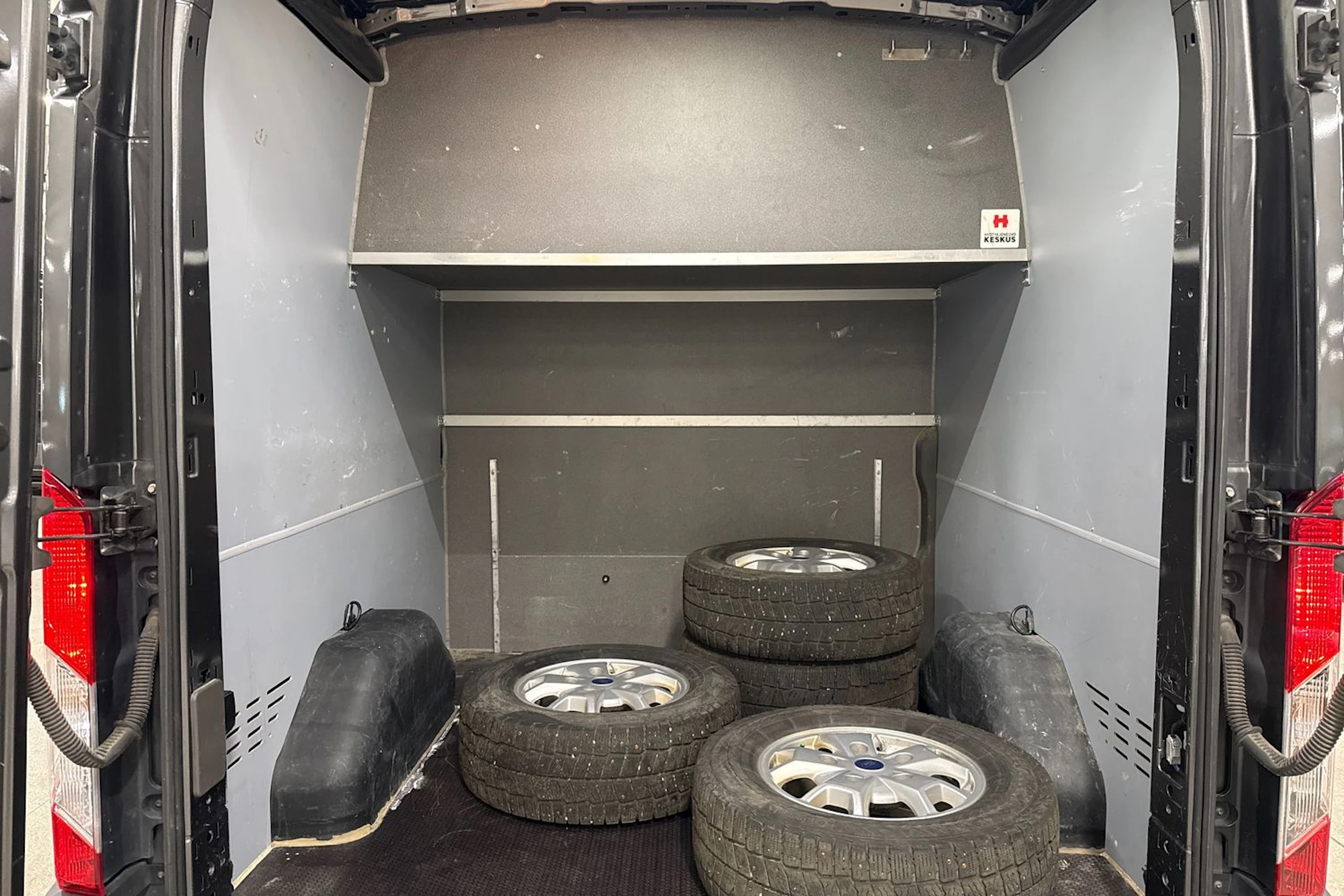 met. harmaa Ford Transit 2021 kuva 17.