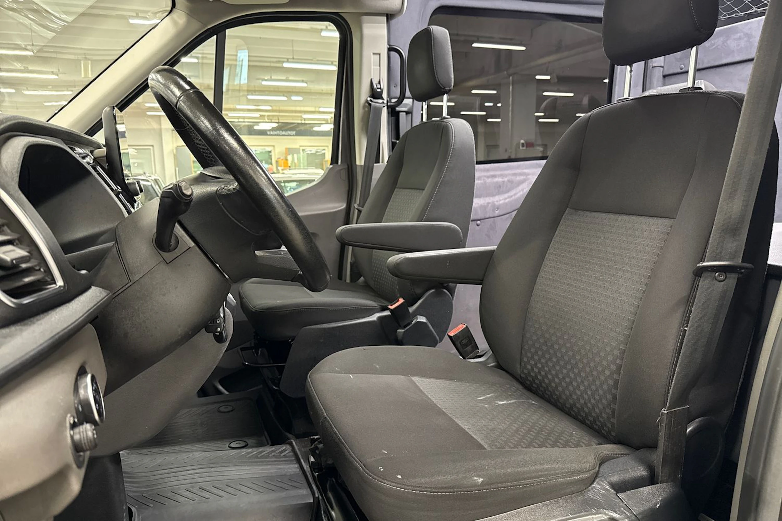 met. harmaa Ford Transit 2021 kuva 18.