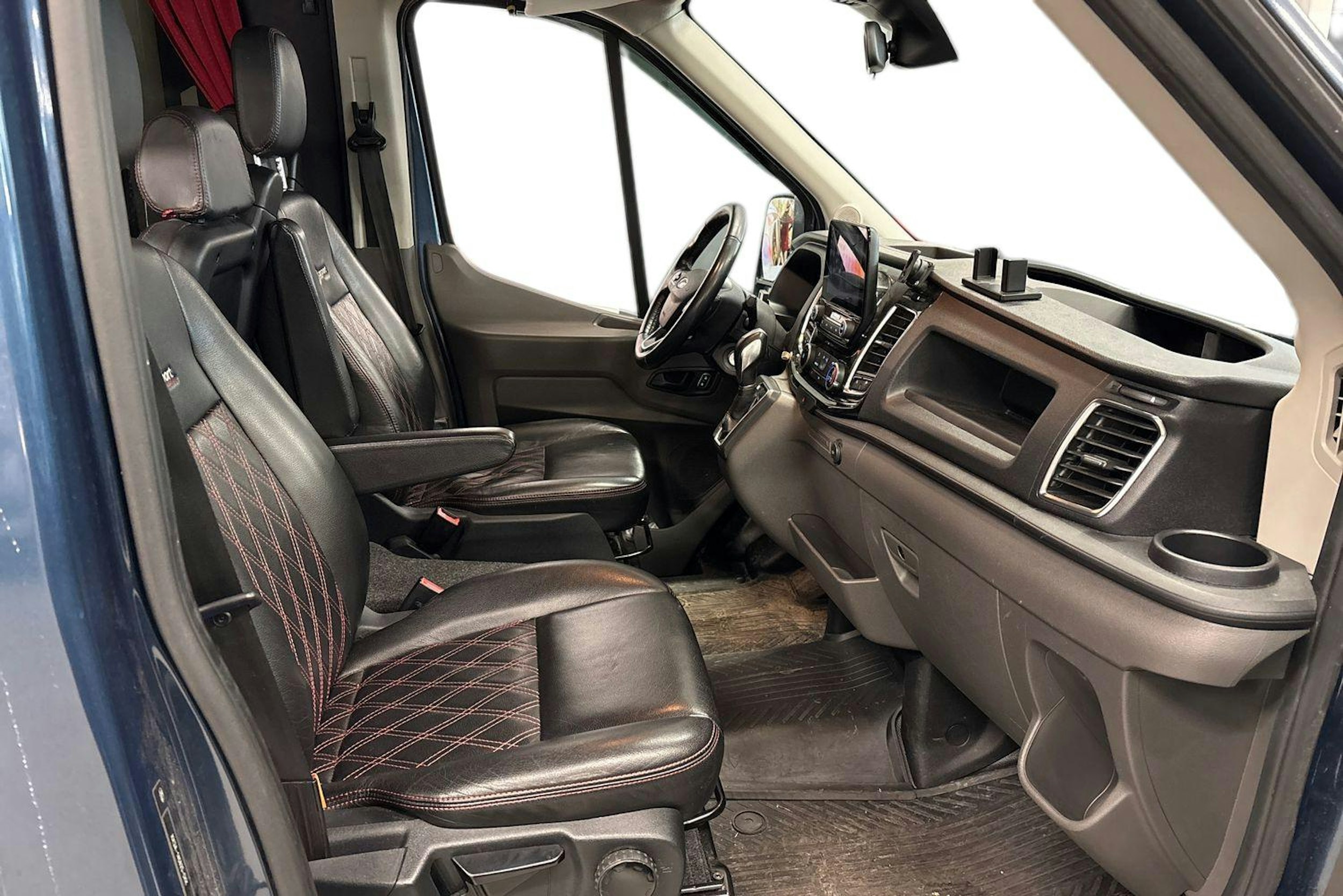 sininen Ford Transit 2021 kuva 3.