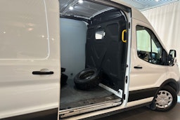 valkoinen Ford Transit 2021 kuva 15.