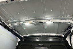 valkoinen Ford Transit 2021 kuva 18.