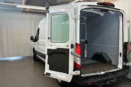 valkoinen Ford Transit 2021 kuva 21.