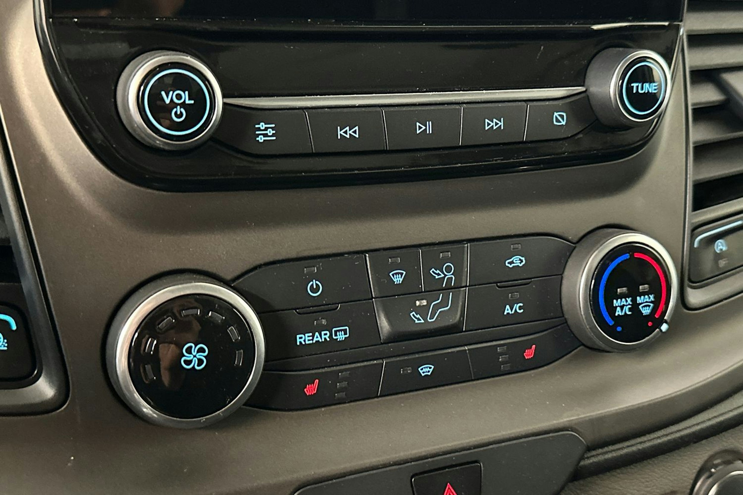 valkoinen Ford Transit 2021 kuva 26.