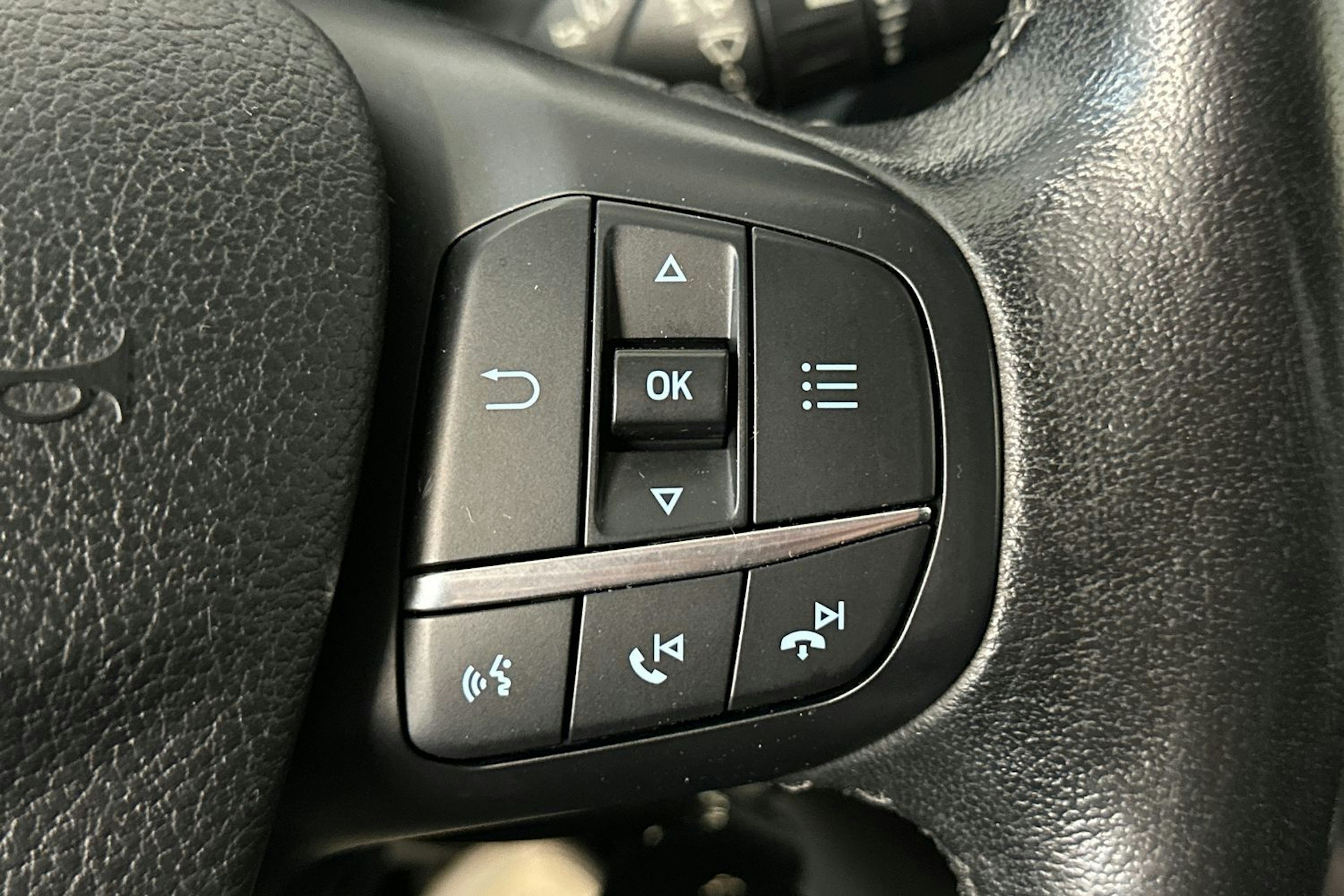 valkoinen Ford Transit 2021 kuva 29.